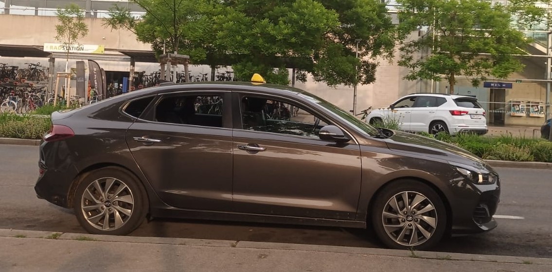 Taxi Renate Auto Seitenansicht