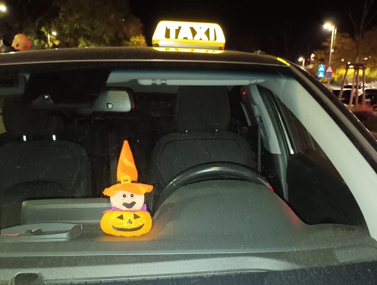 Taxi Renate Innenansicht mit Deko